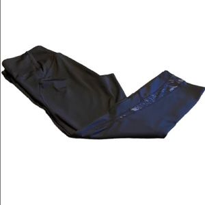 NWOT Capri leggings.